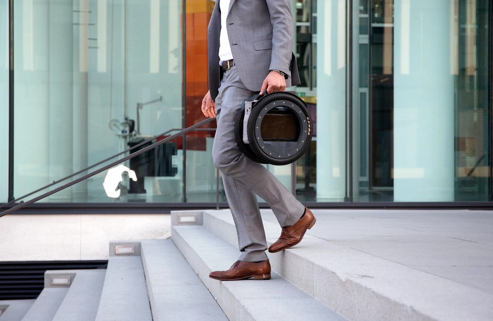 When folded, the UrmO can be carried like a briefcase