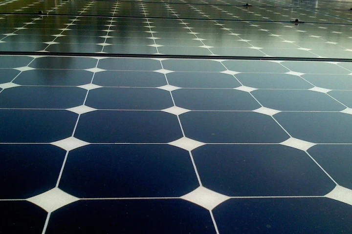 Researchers have created a process to produce a light-absorbing layer on textured substrates to improve the efficiency of polymer solar cells (Image: Jeremy Levine Design via Flickr)