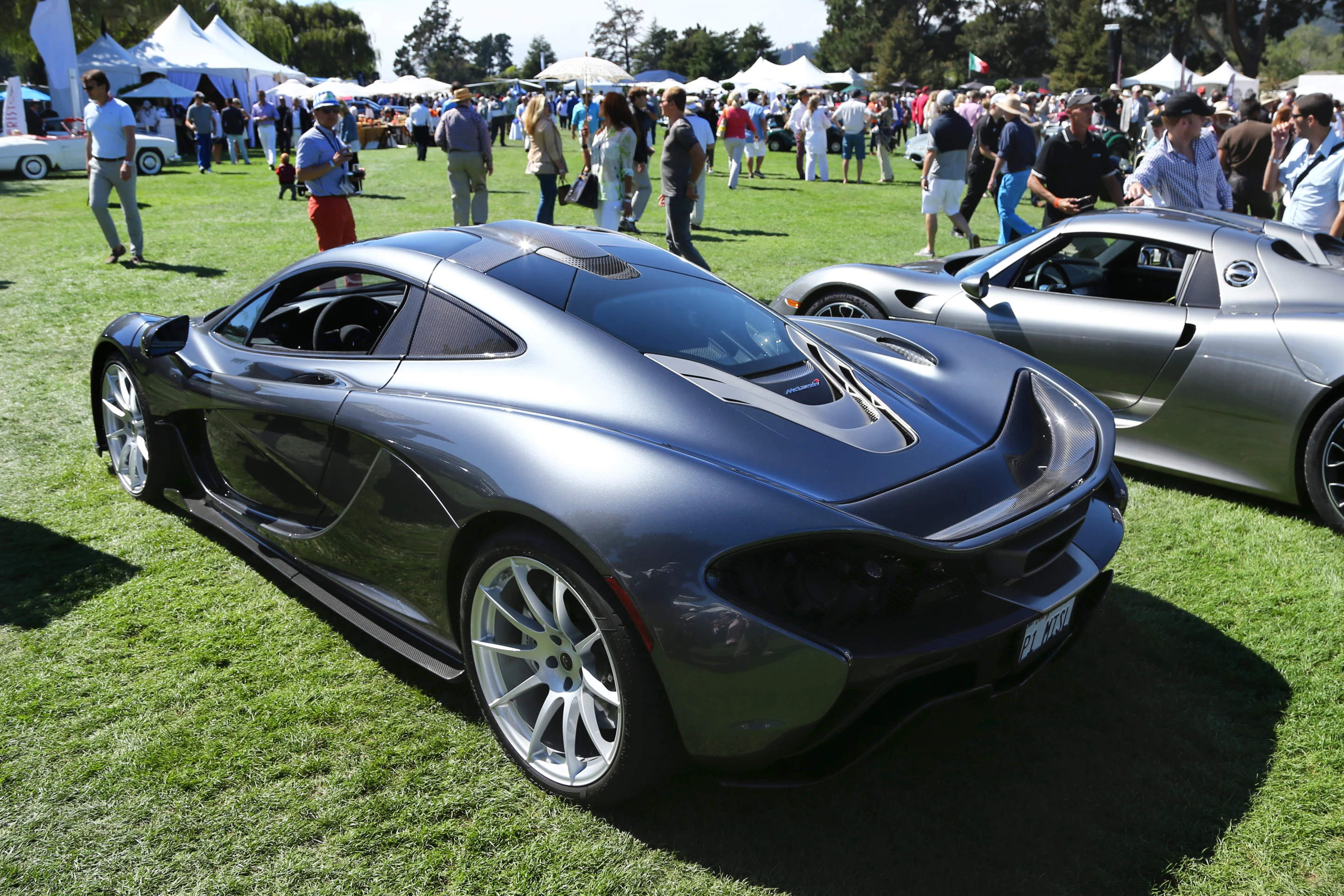 A McLaren P1 parked on the lawn next to a Porsche 918 (Photo: Angus MacKenzie/Gizmag.com)