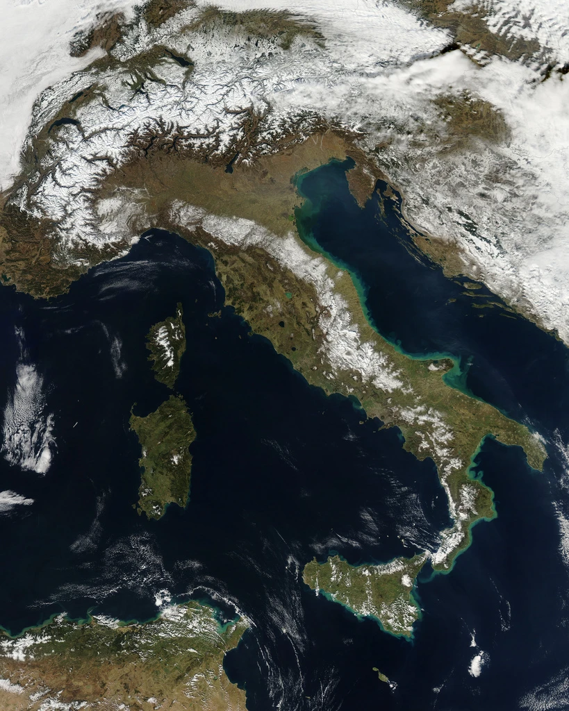 February 24, 2012: NASA’s Aqua satellite captured this true-color image of the snowfall regions in Italy (Image: NASA/GSFC/Jeff Schmaltz/MODIS Land Rapid Response Team)