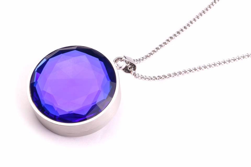 Safer Pro, smart jewelry that can send out a call for help, is available now for INR$1,899 (US$28.50)
