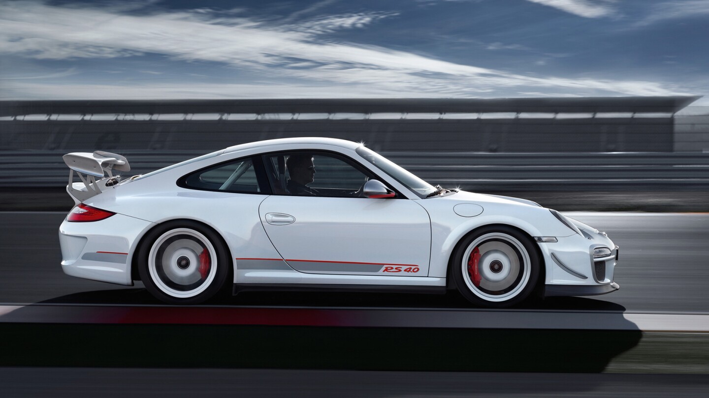 The GT3 RS 4.0 has a big, steeply-inclined rear wing designed to bring the vehicle into what Porsche terms "aerodynamic equilibrium" - the aerodynamics add 190kg of downforce at top speed.