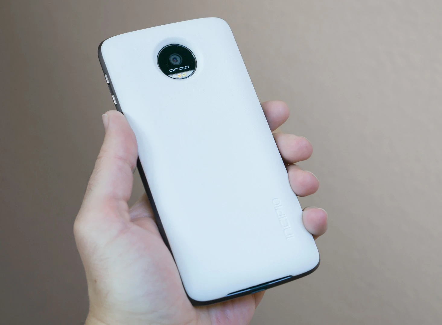 With power pack attached, either phone becomes a battery beast, without the bulk of a clunky battery case