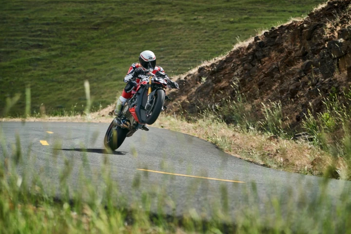 Four-time champion Carlin Dunne has died following a crash just meters from the finish line at the Pike's Peak international Hill Climb