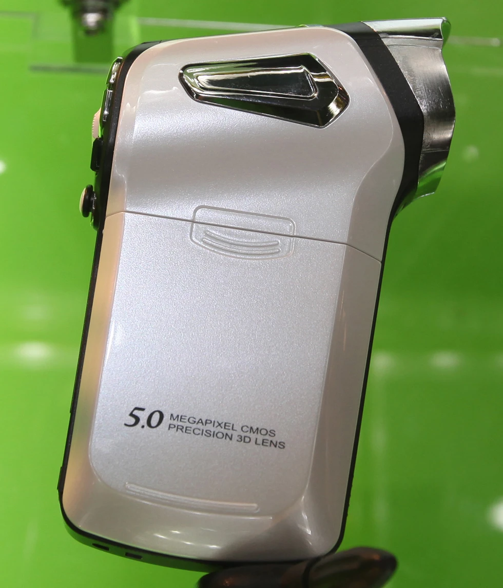 The DXG DVX-5D7 3D camcorder