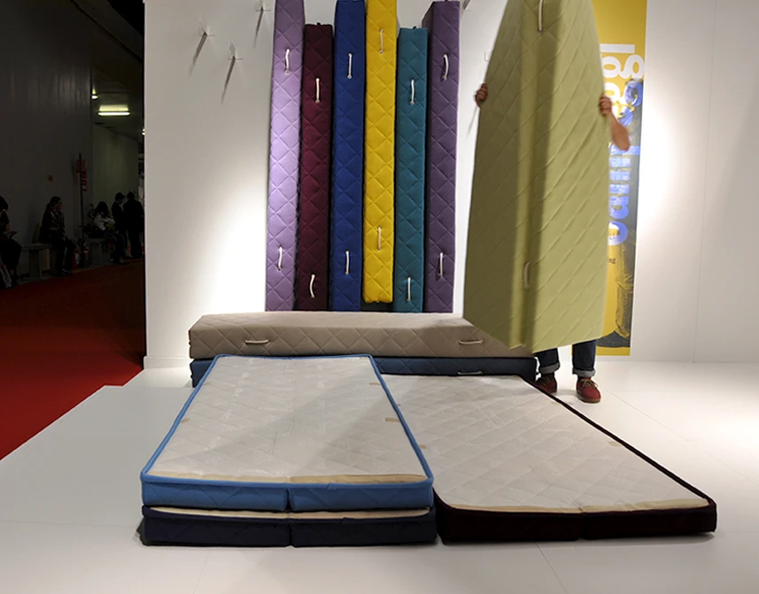 The individual mattresses fold open and can be assembled together in any order (Photo: Edoardo Campanale/Gizmag.com)