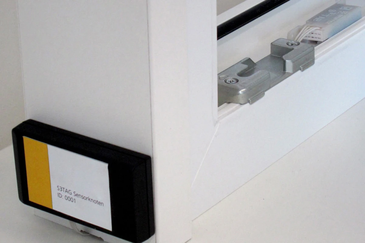 A prototype of the Fraunhofer system, with the RF node at left, and the sensor housing at right