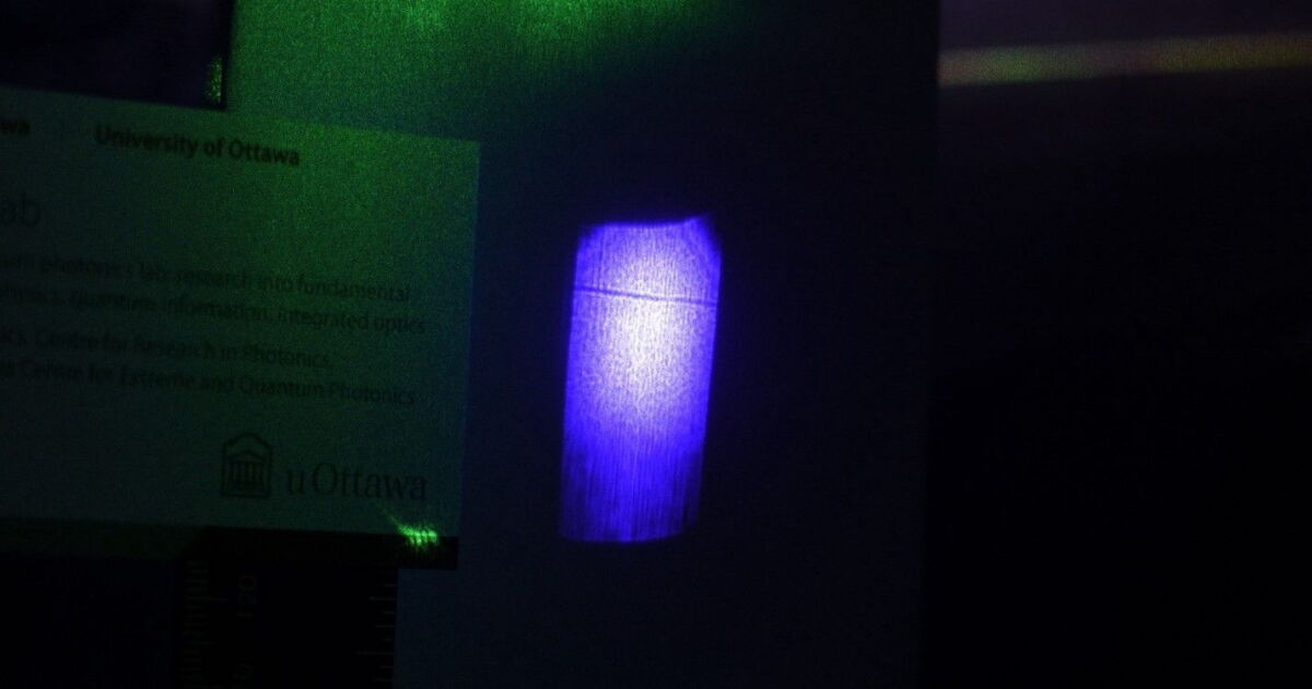 Experiment 591 Light itself casts a shadow in bizarre laser experiment