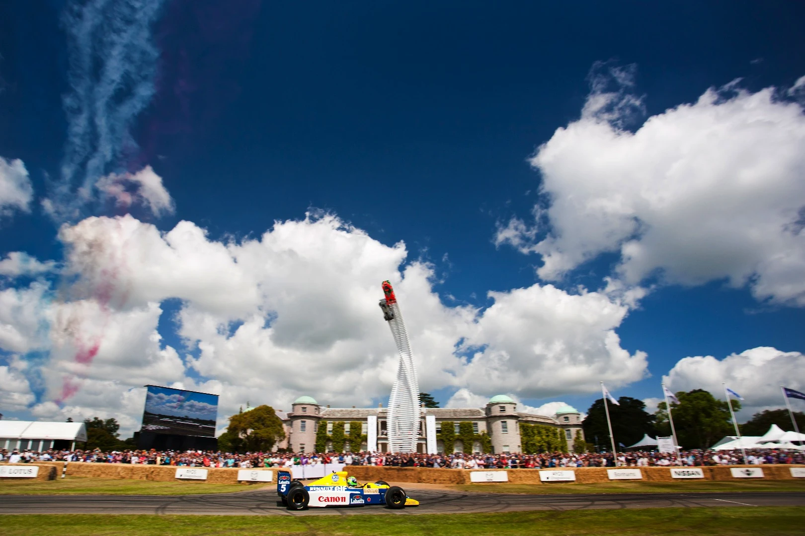 Felipe Massa's Williams FW13B flashes past Goodwood house