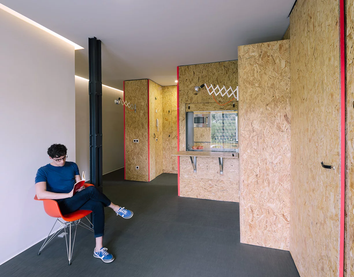 TallerDE2 Arquitectos installed a total of 54 modular units that each serves a specific purpose (Photo: Miguel de Guzmán )