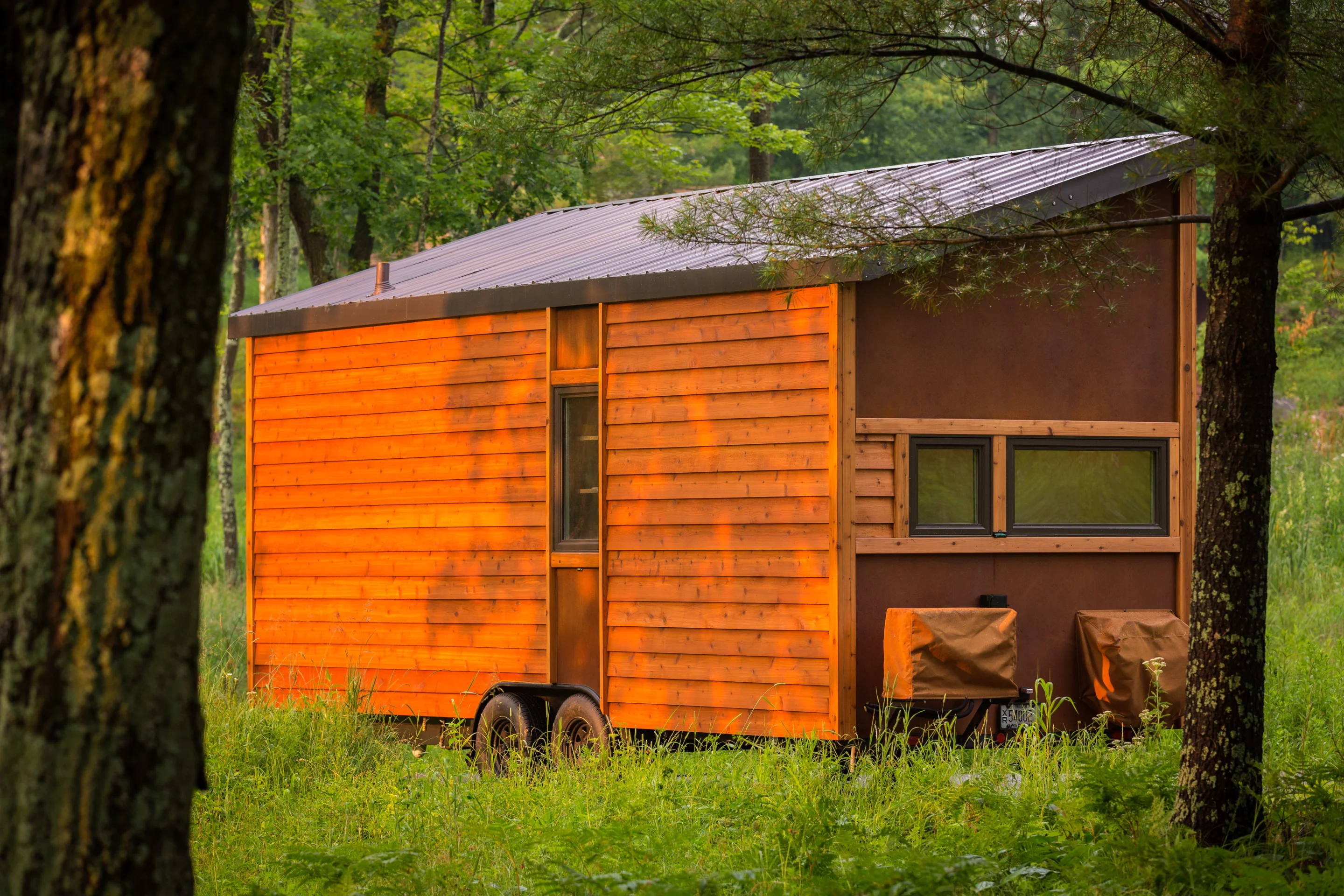 With a recycled Maple Dakota plank exterior, the ESCAPE Traveler sports a rural look