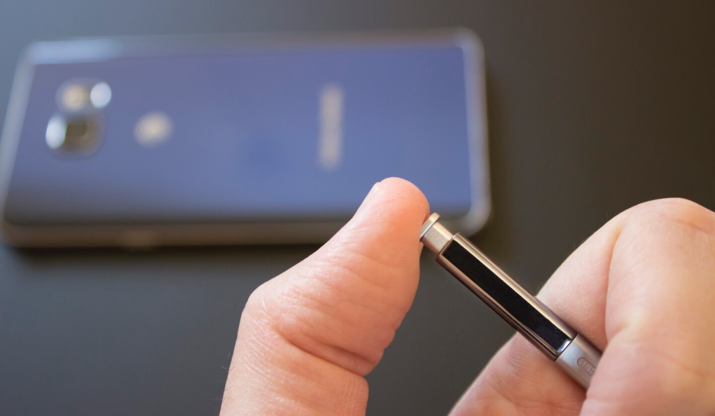 Clicking the cap doesn't do anything once the pen is unsheathed ... except perhaps indulging a nervous fidget