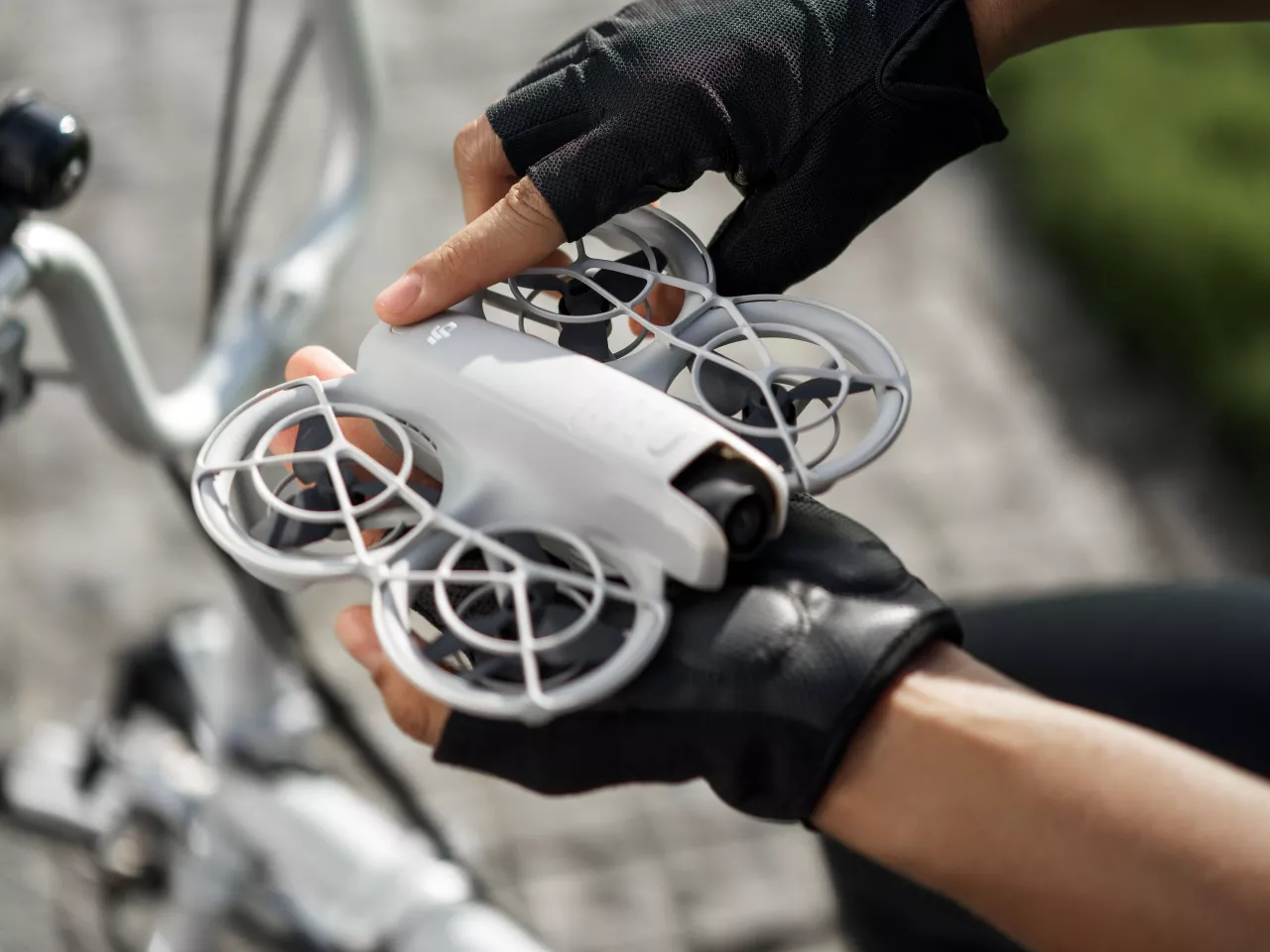 With just a touch of the mode button, the DJI Neo can launch and start shooting without needing to actually pilot it