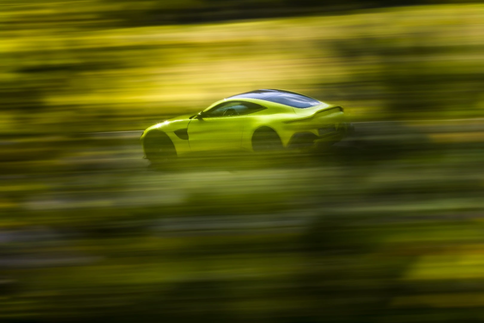 2018 Aston Martin Vantage: a dynamic performer with a 195 mph top speed