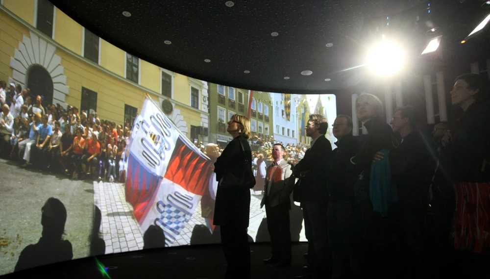 HHi TIME's panoramic screen