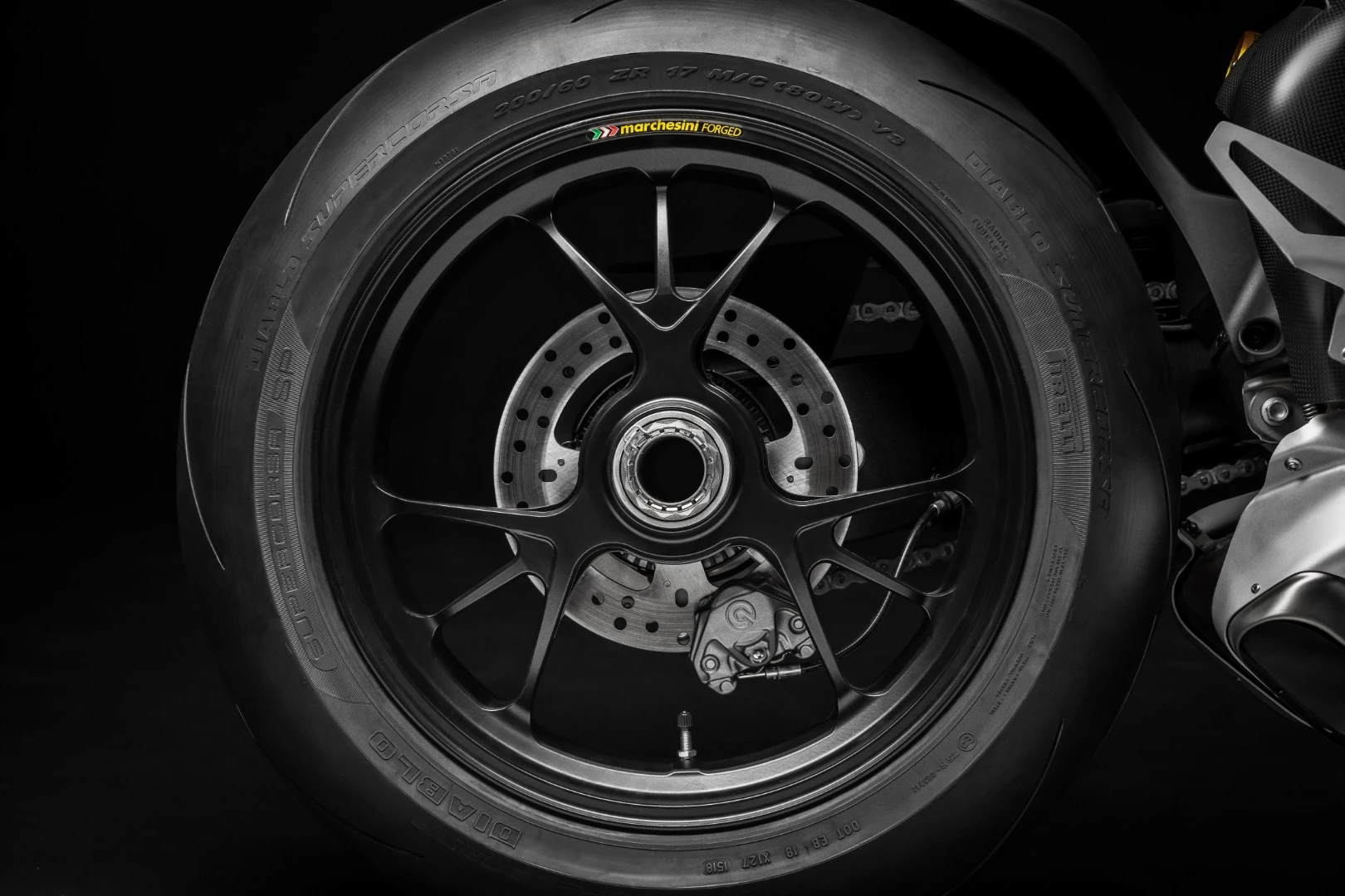 2019 Ducati Panigale V4R: forged Marsechini wheels