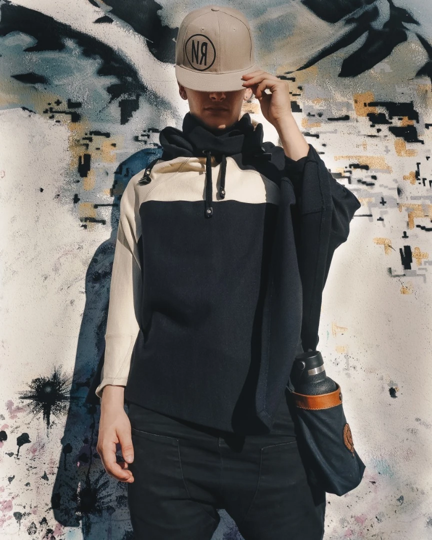 The versatile unisex CôVALENCE Cloak has four different styling options for easy adaptation to rapidly changing temperature conditions