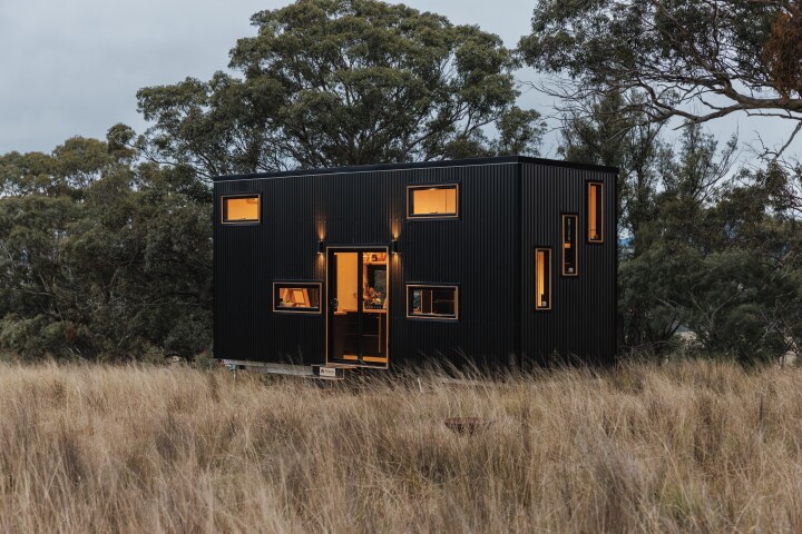 The Hartley has a length of 8.4 m (27.6 ft)