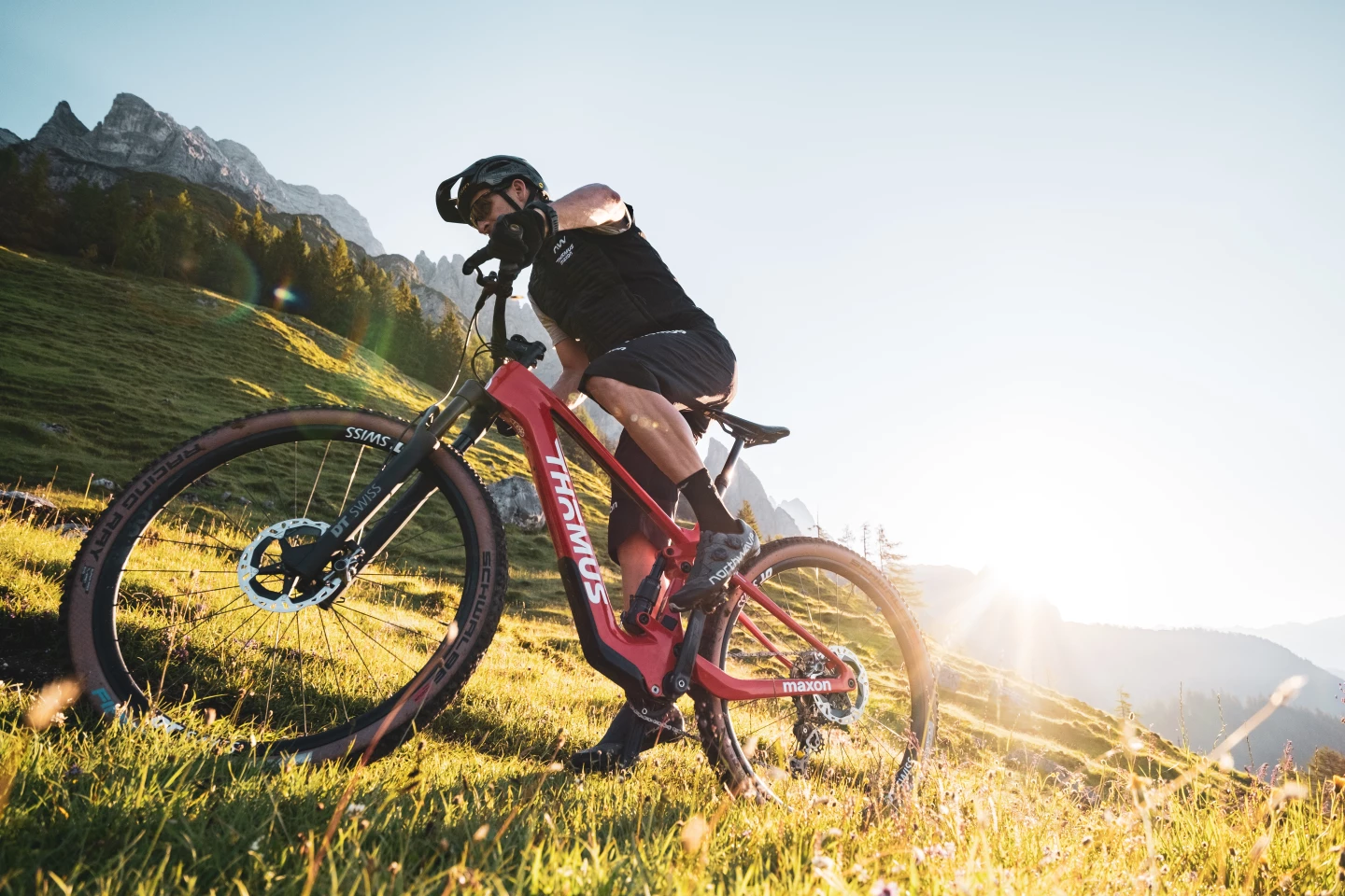 An optional second battery essentially doubles the bike's range