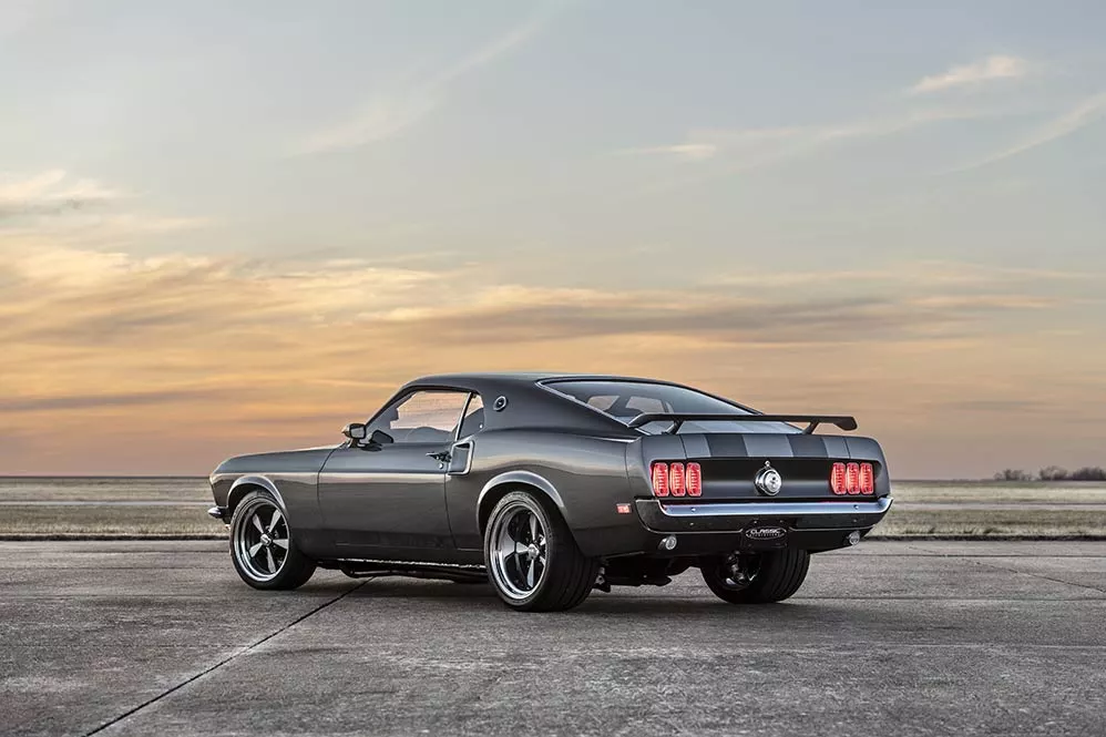 The American Racing wheels on the Mach 1 Hitman are an inch and a half wider at the rear