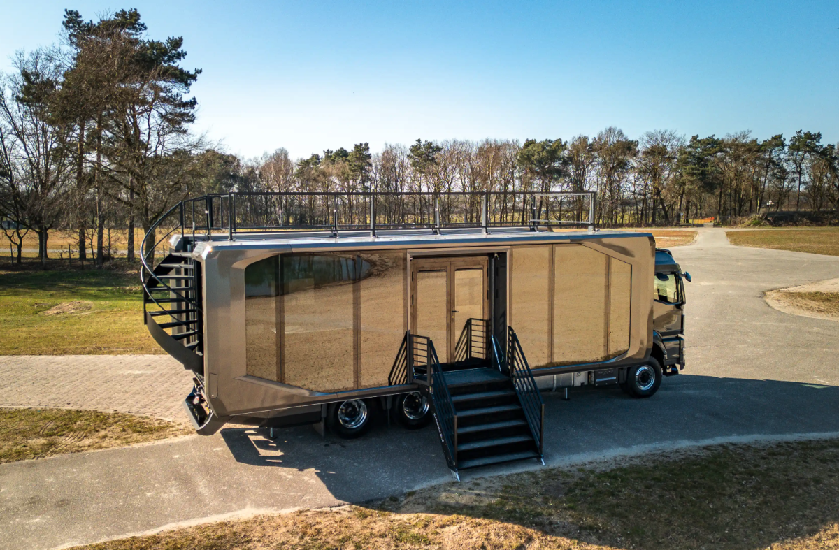 Hard-traveling Dakar RV nearly triples size into off-grid McMansion