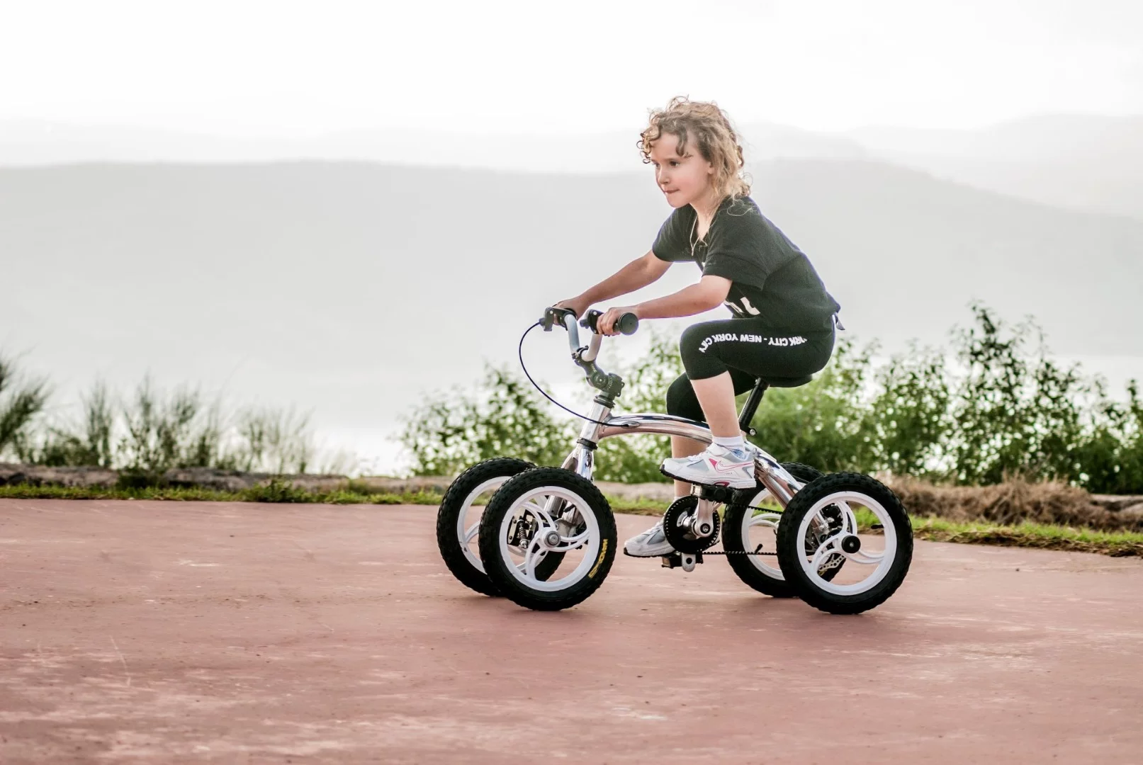 The tilting quad-bike