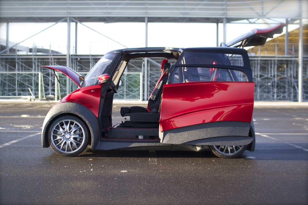 The handle-free sliding doors are operated using a credit-card-like key externally and buttons internally