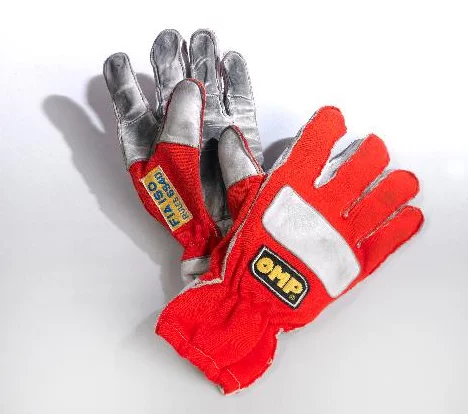 When Motorsport magazine held a Hall of Fame auction for charity in 2013, Senna's gloves topped the pricings of some pretty tasty gear to sell for £22,000 (US$33,364).