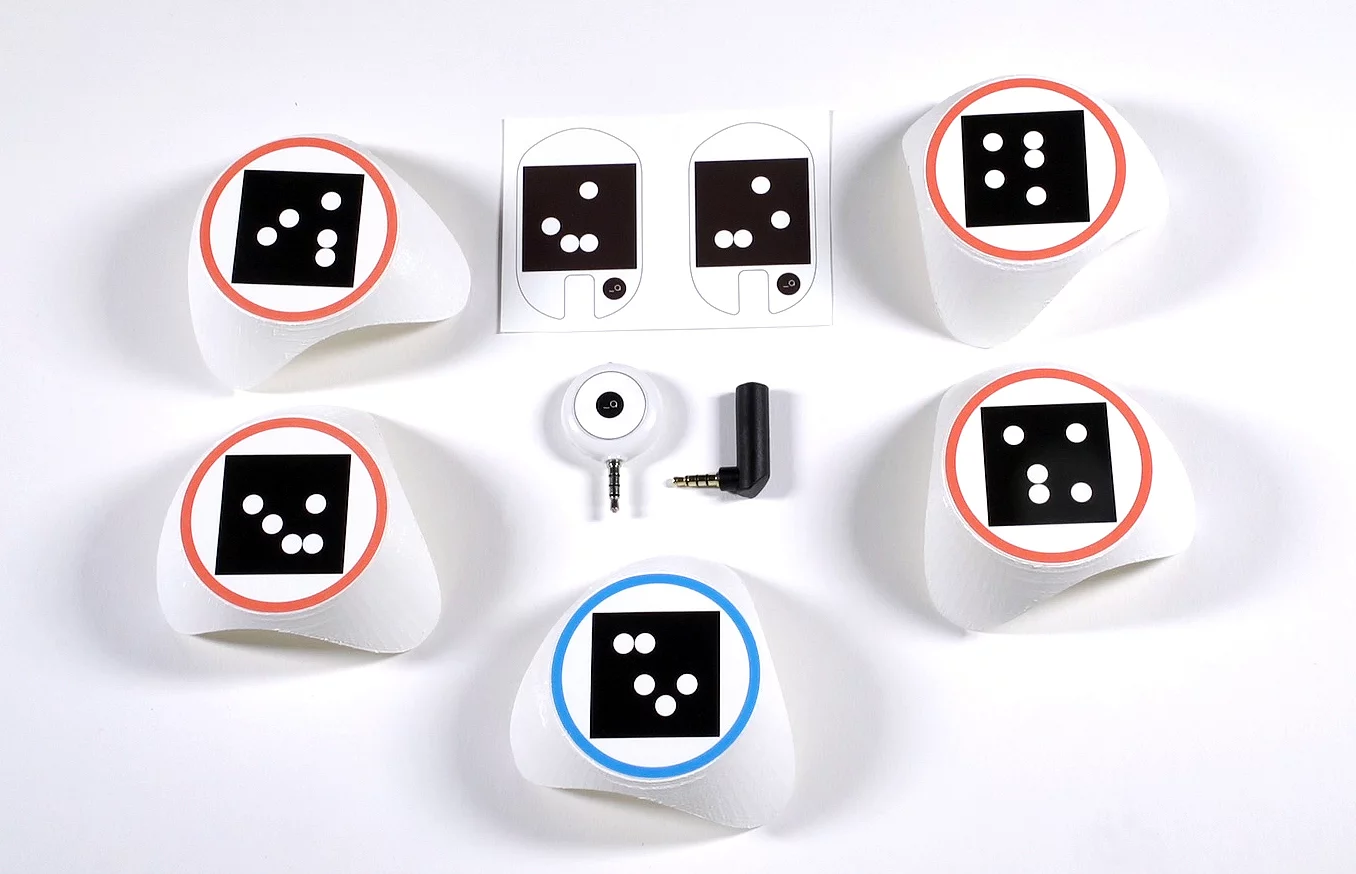 The basic bots_alive kit includes two Hexbug Spider decals, an IR blaster, one blue vision block and four red ones