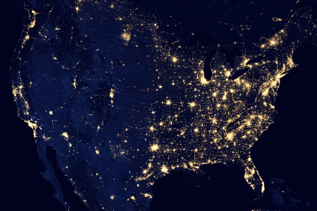 Continental United States as seen at night from the Suomi NPP satellite (Image: NASA Earth Observatory/NOAA NGDC)