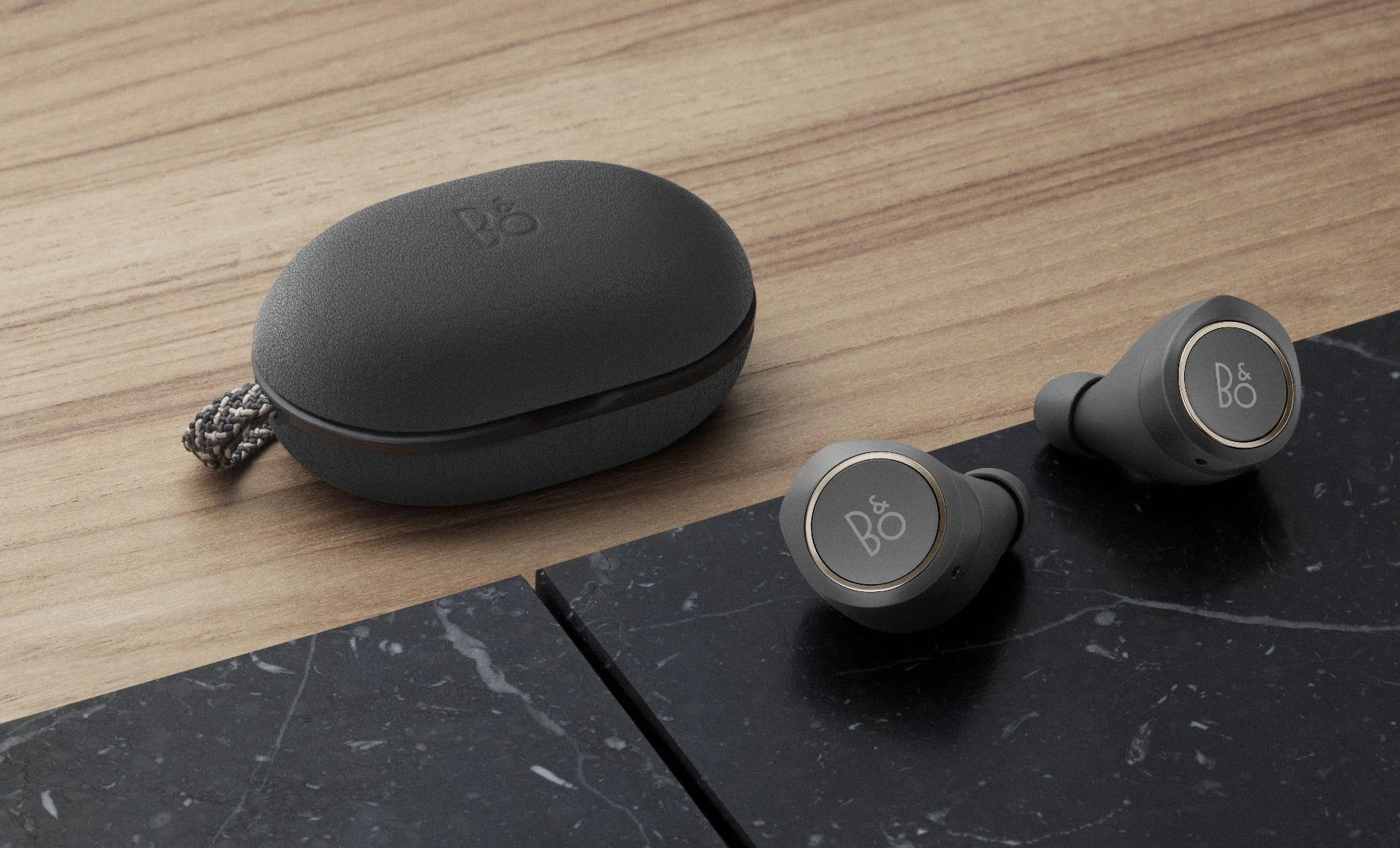 The Beoplat E8 wireless earphones come with a charging case