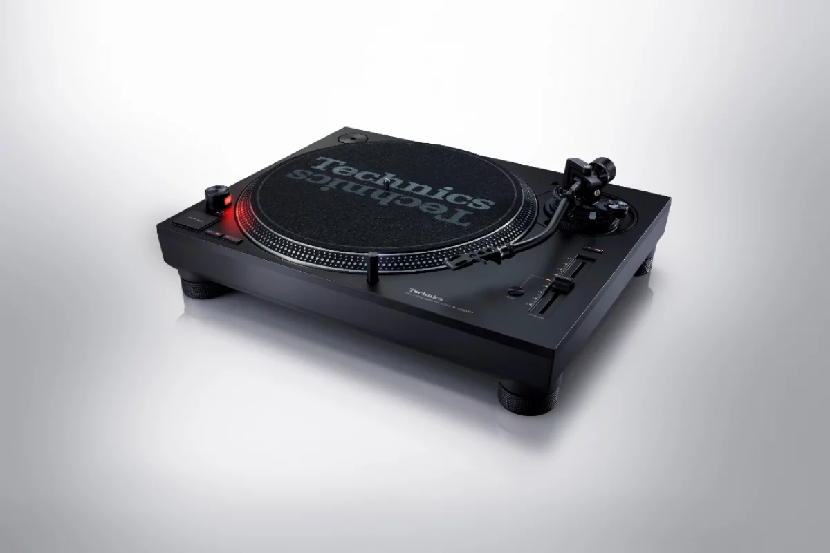 Technics has added a few DJ tools to the SL-1200MK7 turntable