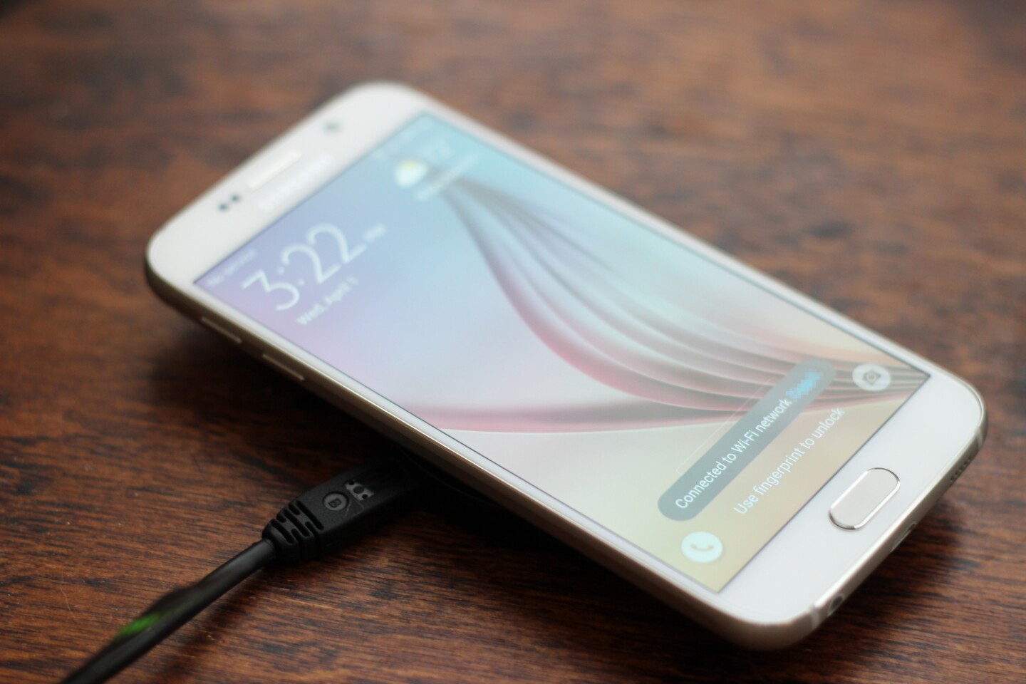 The Galaxy S6 sitting on a wireless charging pad (Photo: Will Shanklin/Gizmag.com)