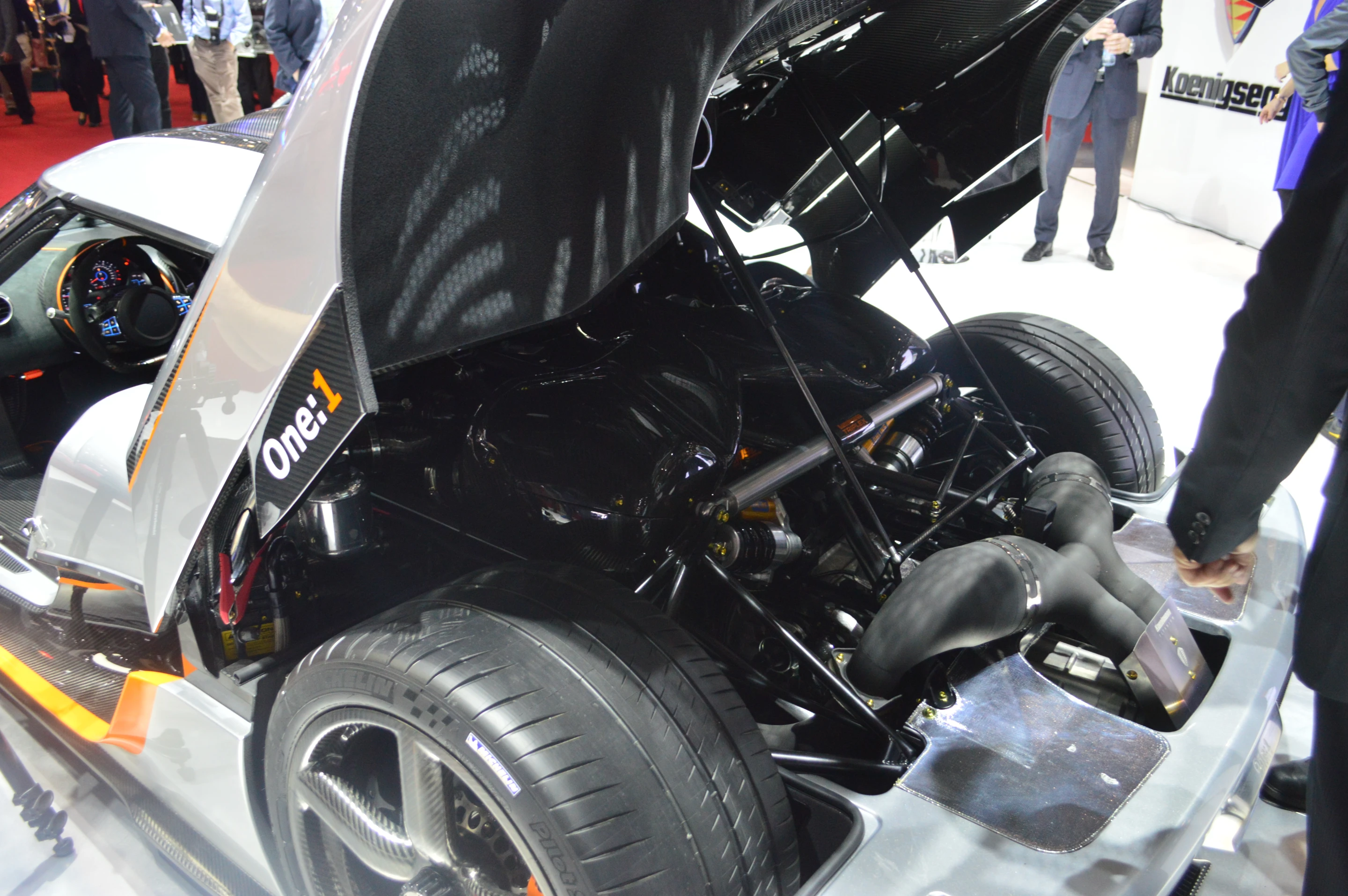 A look at the underlying mechanicals (Photo: CC Weiss/Gizmag.com)