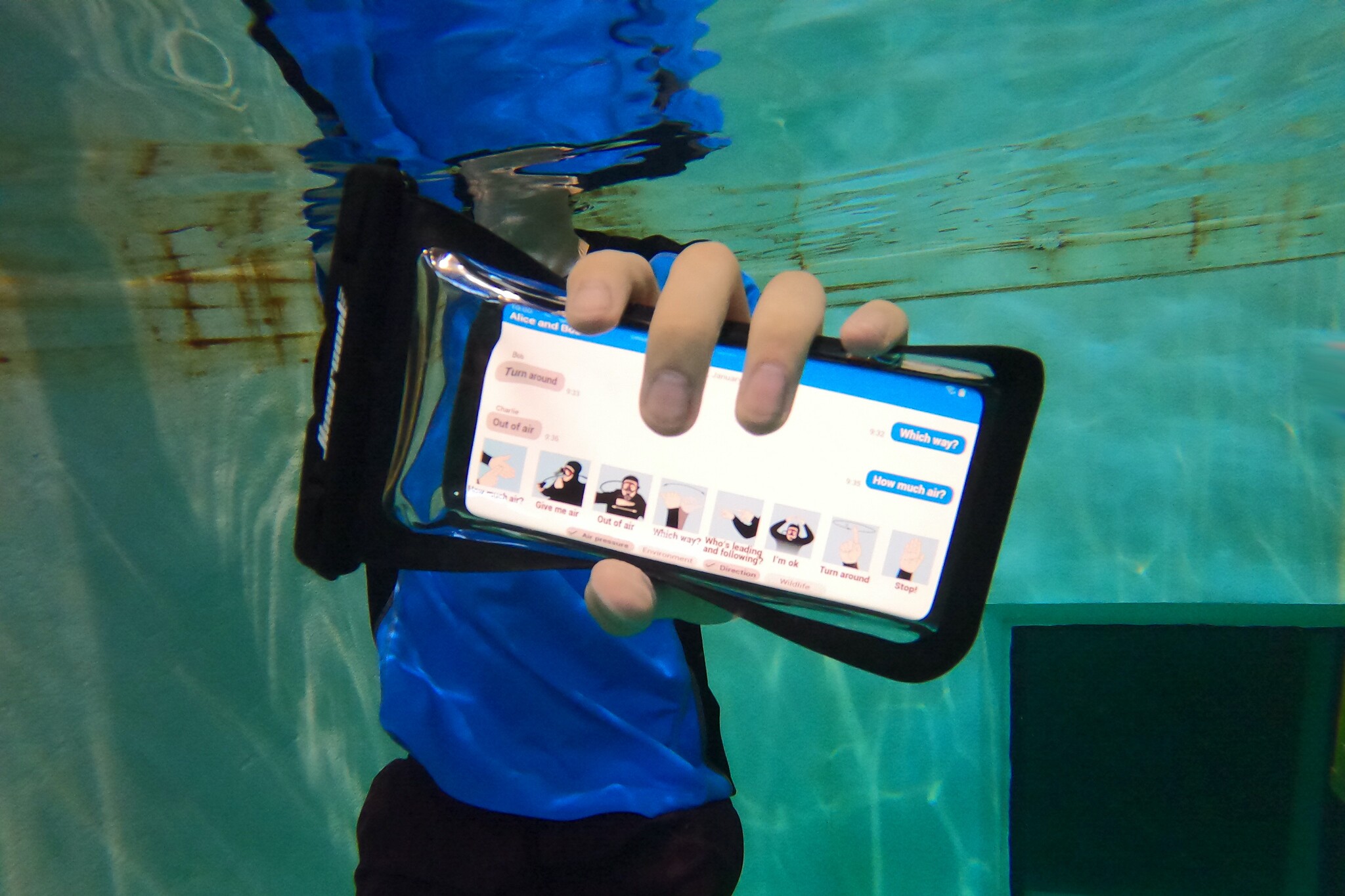 Smartphone app transmits underwater messages between scuba divers