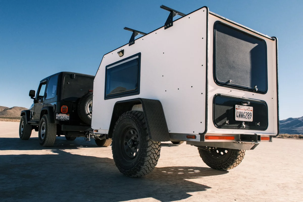 The Ecno Evil Unit-1 has only one door, with a window on the opposite side