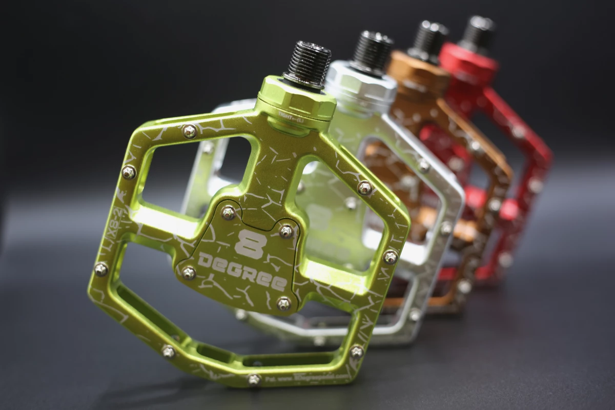 The 8 Degree Pedal is designed to reduce knee strain by offering 8 degrees of float