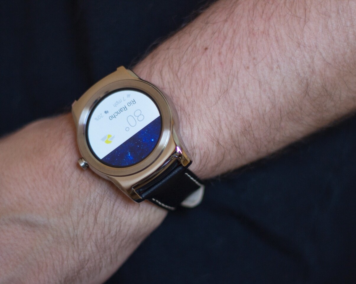 Android Wear 5.1.1 lets you flick through your "cards" with hands-free gestures