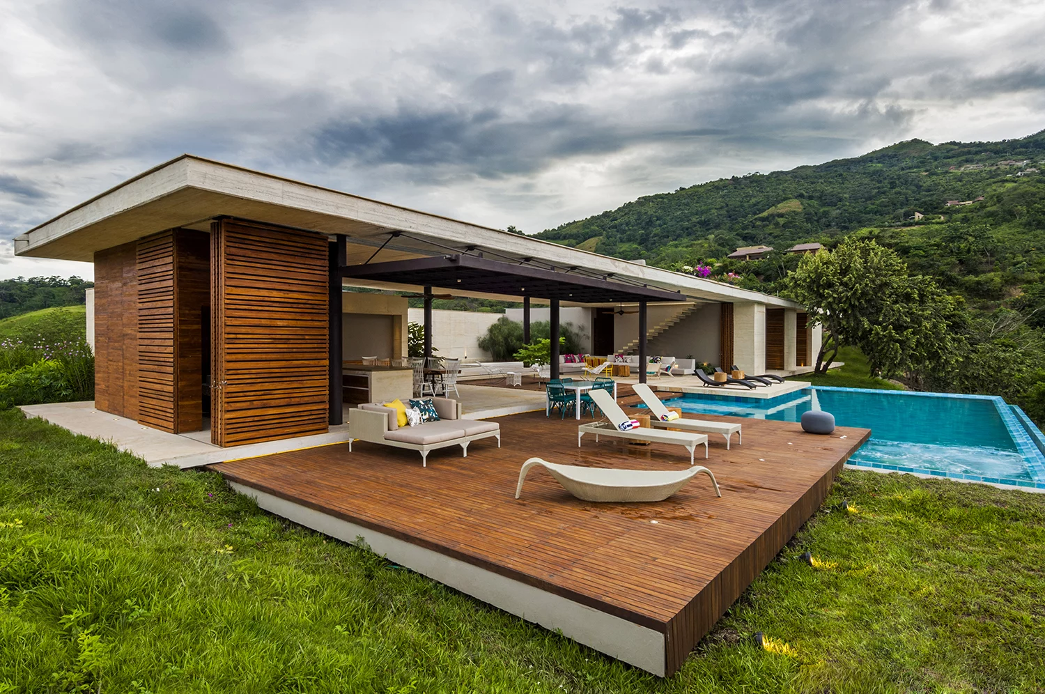 The patio and lounge areas of Casa 7A feature a layout open to the elements and well-suited to the local hot, dry climate (Photo: David Uribe)