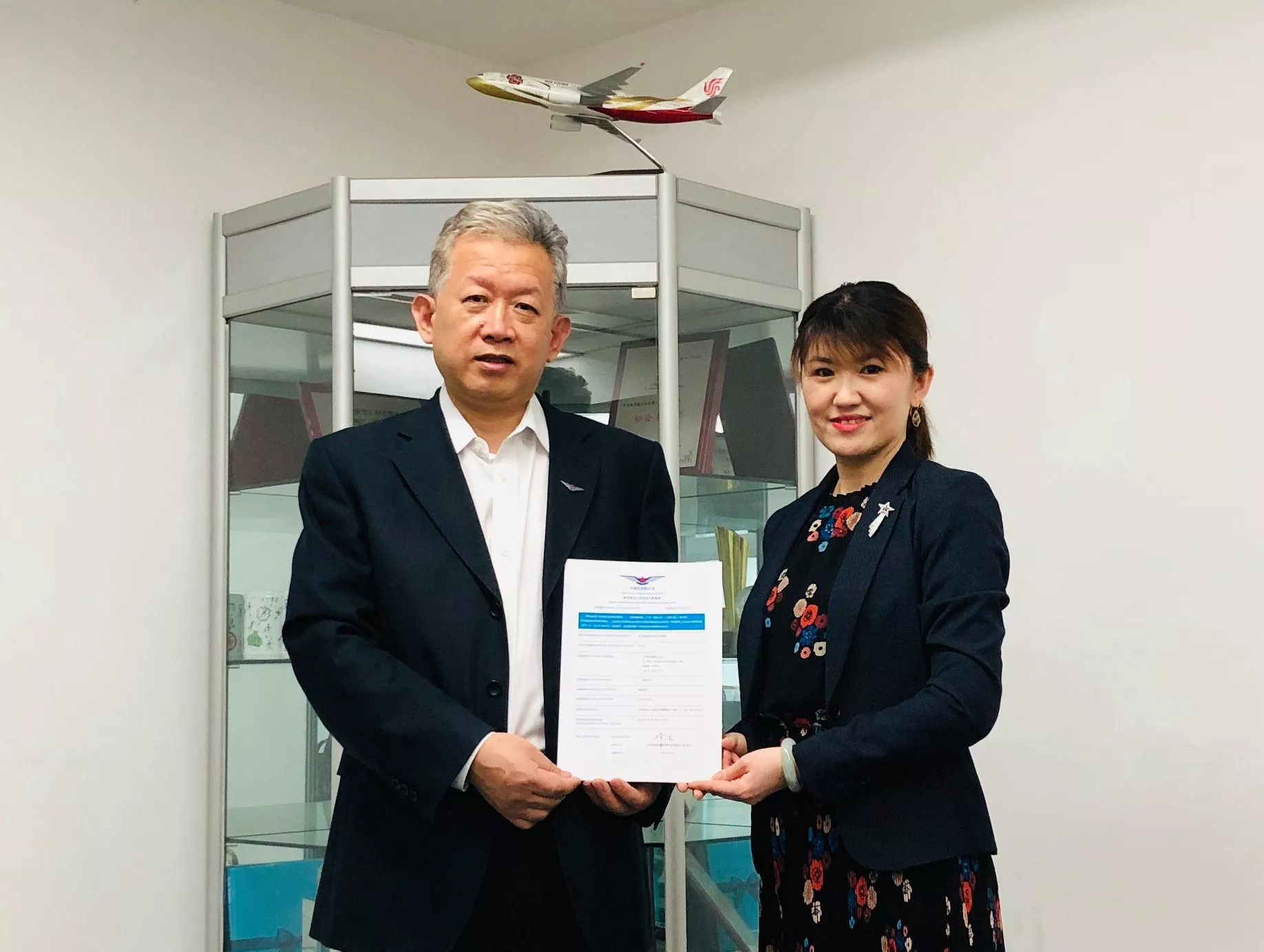 The Director General of the Civil Aviation Administration of China's Air Traffic Regulation Office Xu Hao granting the pilot operation approval to EHang recently
