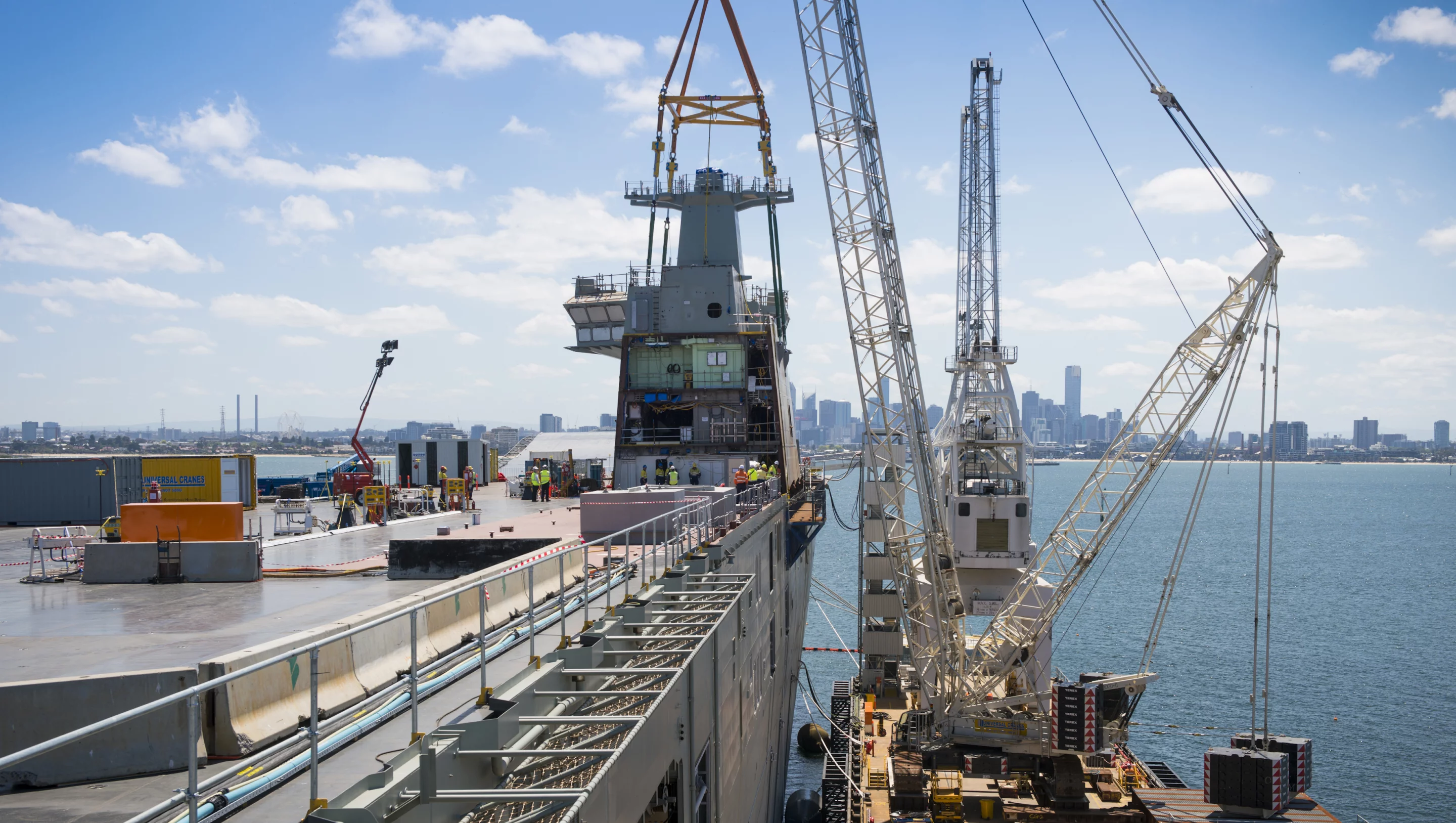 Lifting superstructure module (Photo: BAE Systems)