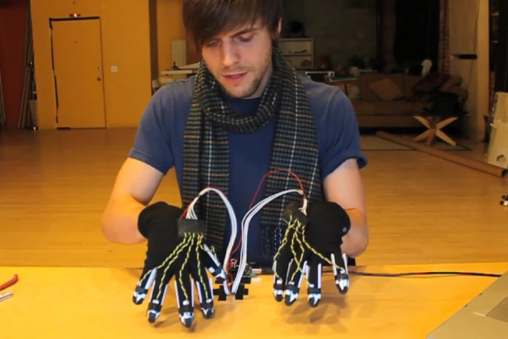 Scott Garner and his Piano Gloves prototype