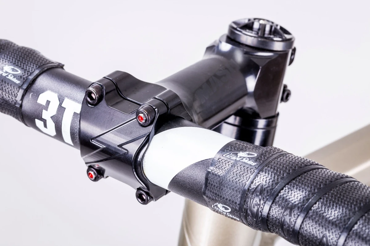 Hexlox (red inserts) applied to the bolts on a handlebar stem