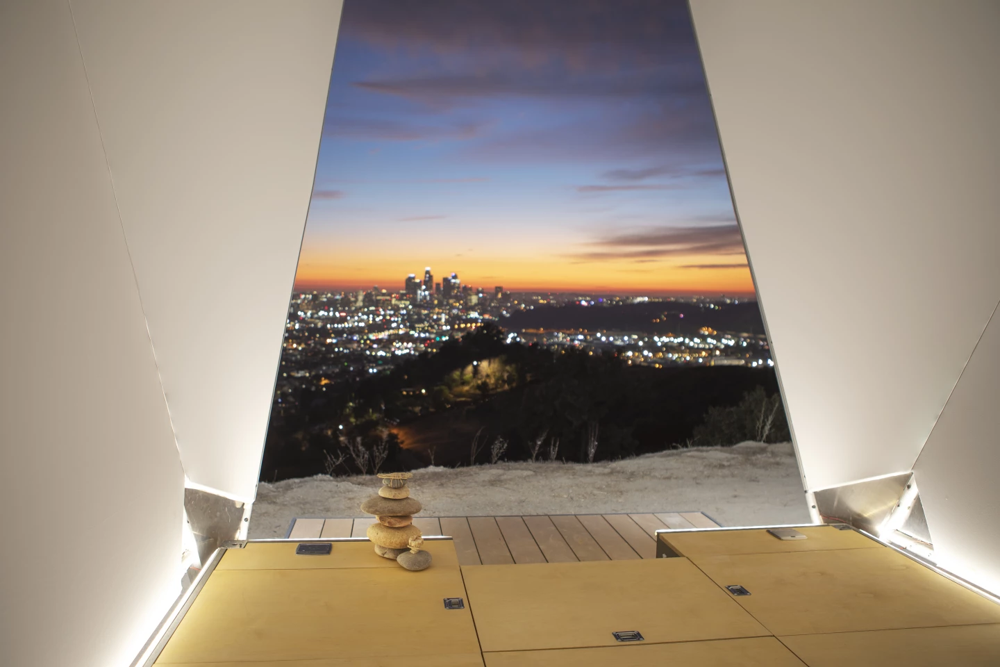 The large front window connects the Jupe with the views around it