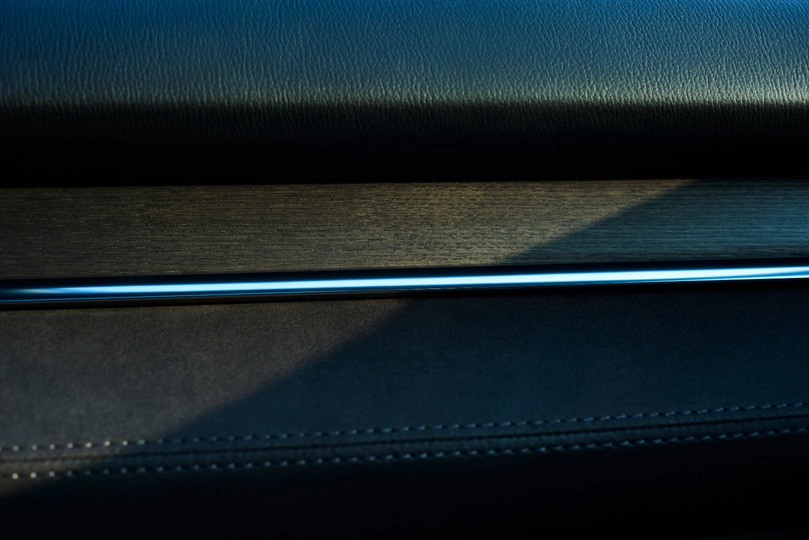The dash of the 2018 Mazda 6 finished in Sen wood