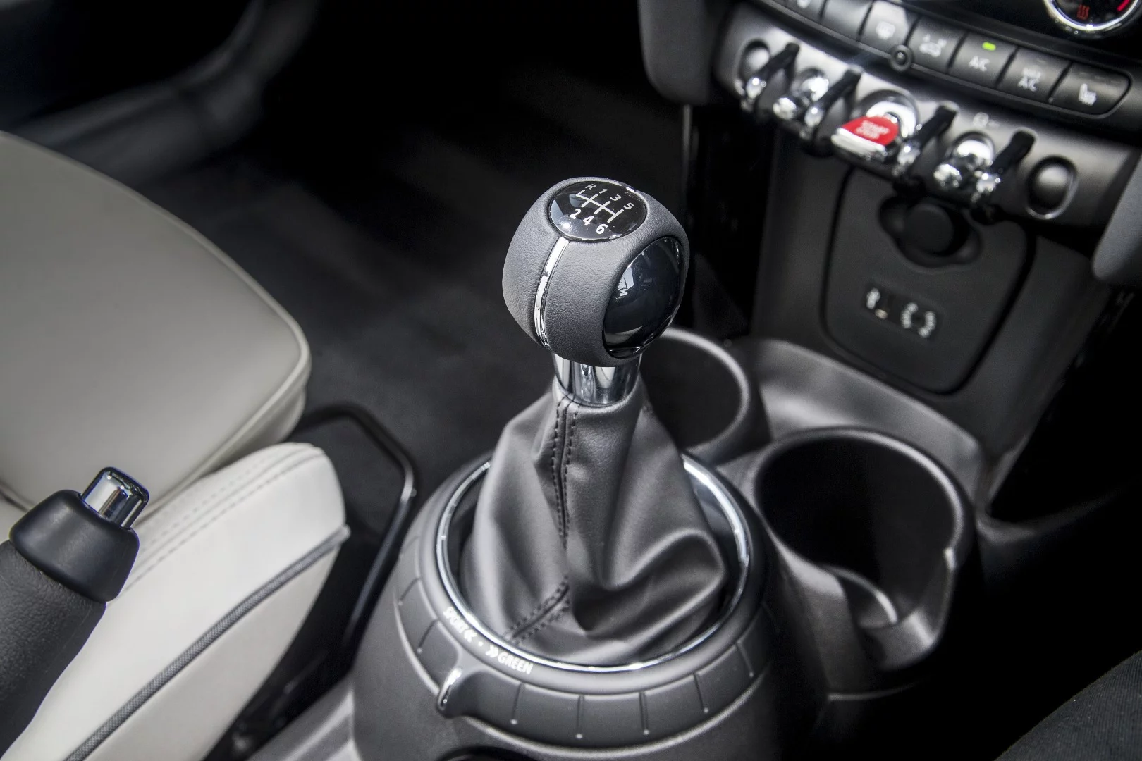 A six-speed manual transmission is the default transmission in the MINI