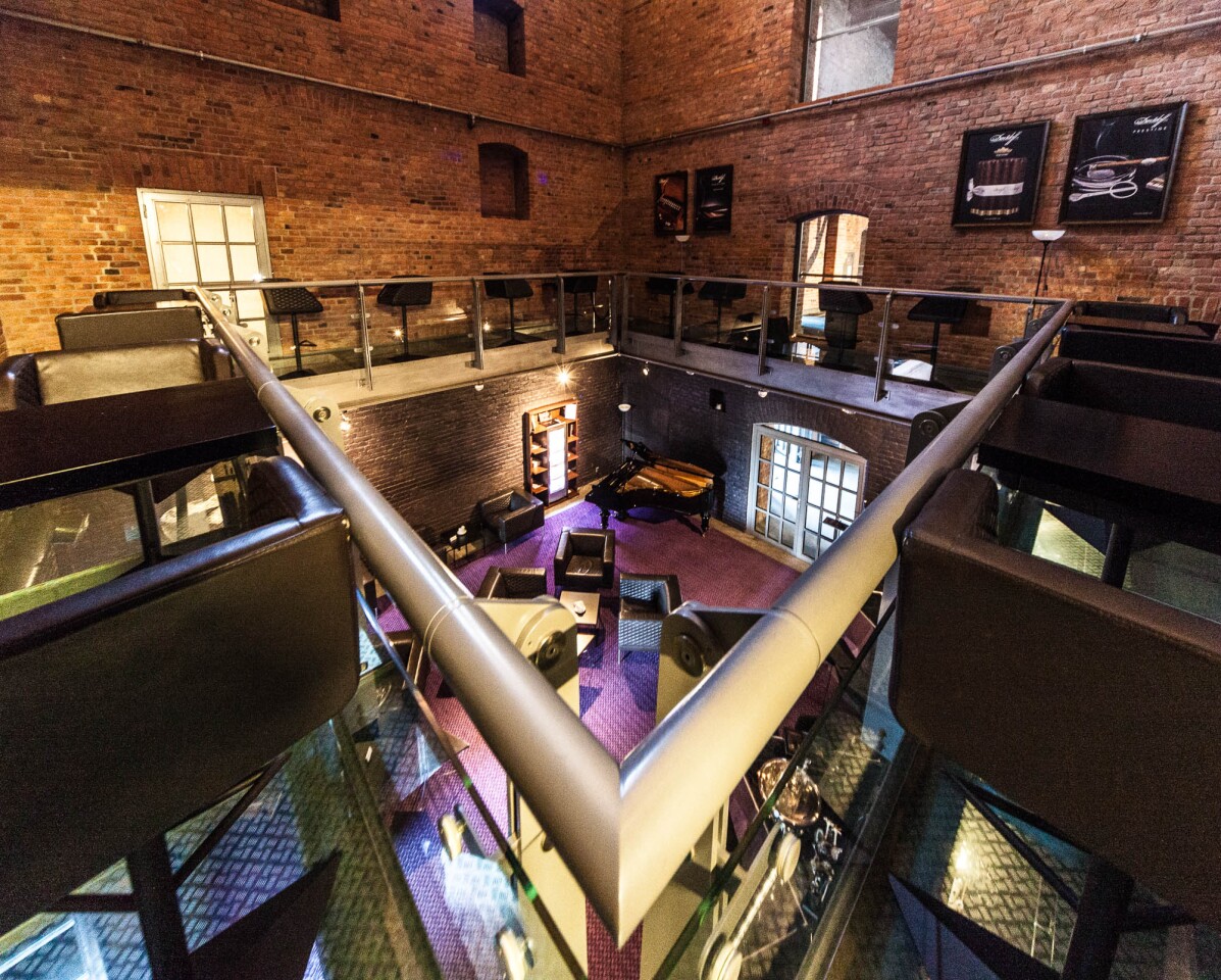 Blow Up Hall: stunning bar (Photo: Loz Blain/gizmag.com)
