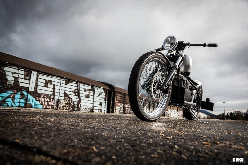 A big 21-inch front tire complements the old school look of the Sine Cycles electric chopper