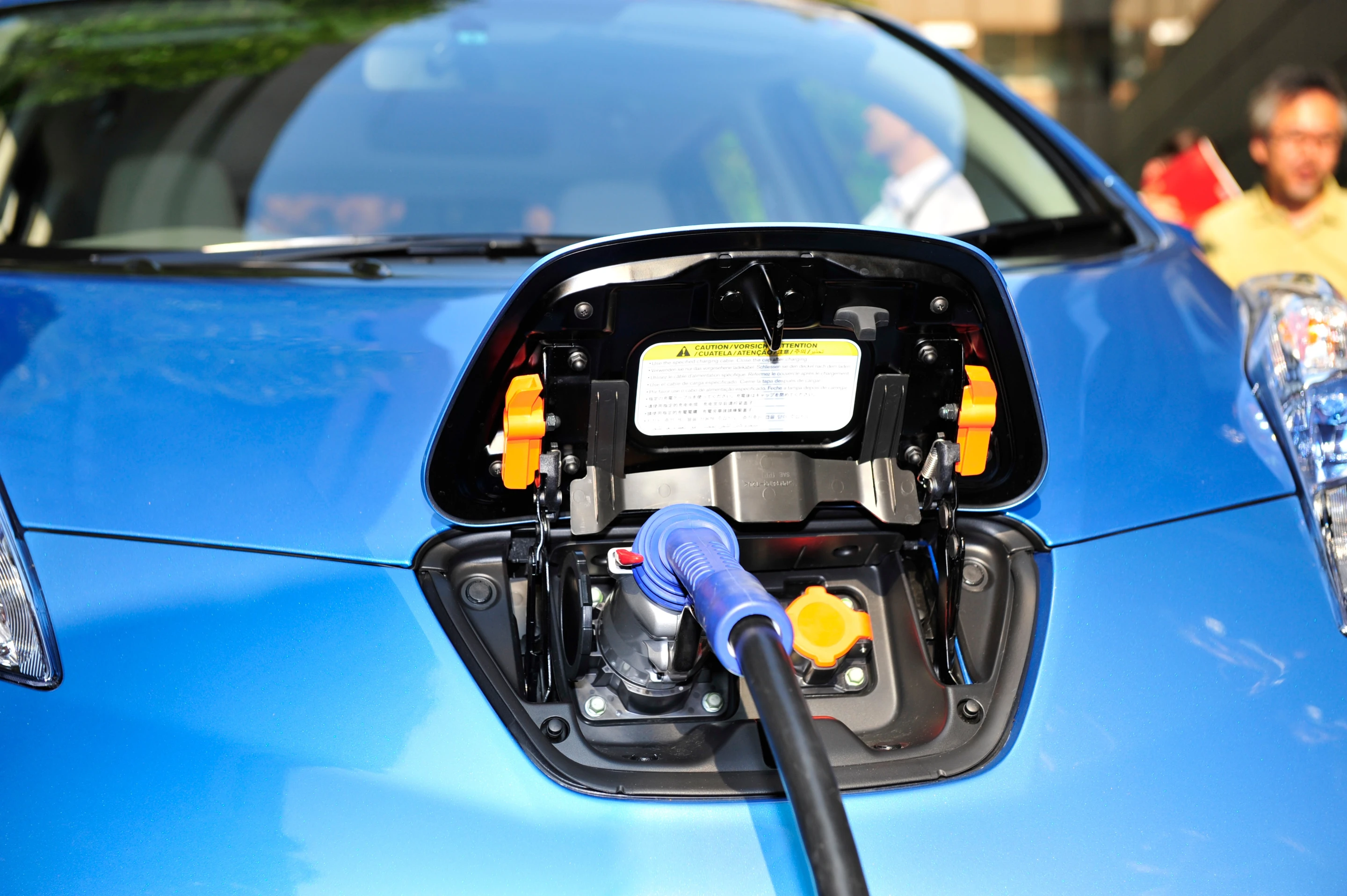 Nissan and the Japan Automobile Federation have started testing a prototype roadside assistance vehicle that has a built-in charger for electric vehicles (Photo: Nissan)