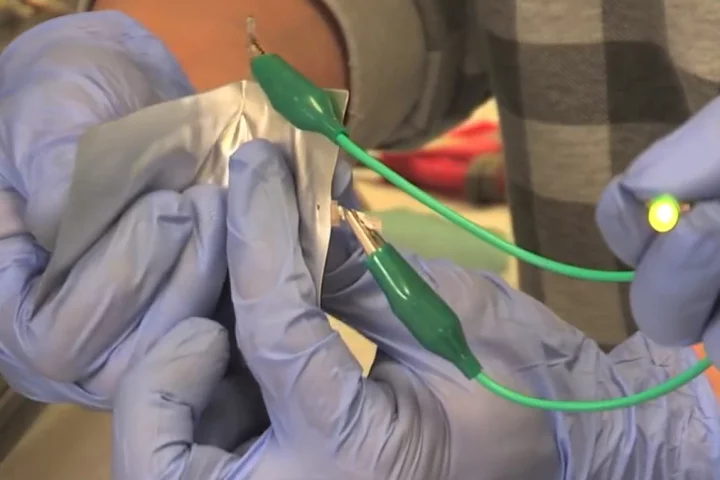 The prototype aluminum-ion battery is fast-recharging, flexible and safe (Photo: Stanford University)